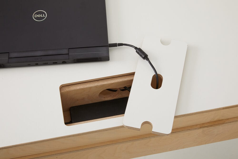 CLASP-Schreibtisch-Kabelabdeckung